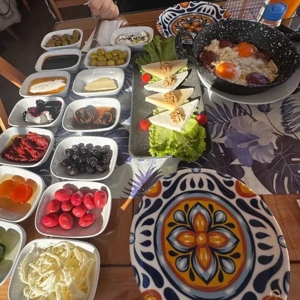 pita sigacikta organik ürünler ile serpme kahvaltı