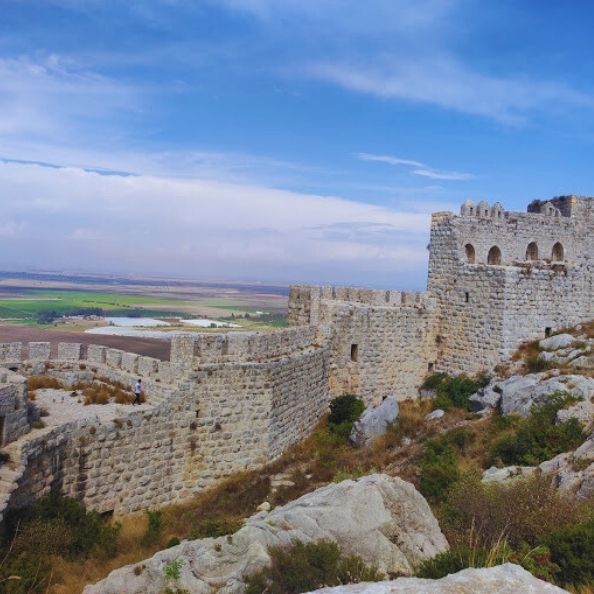 Adana'da bulunan Yılan Kalesi manzarası kalenin surları